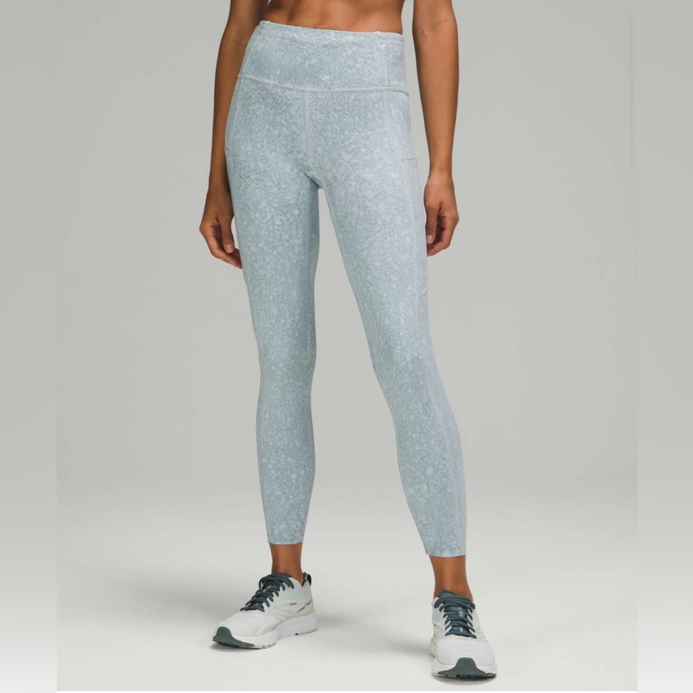 Lululemon Fast and Free Tight 25" *Nulux
City Grit White Blue Fog
Size: 4
65
